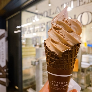 ショコラティエ パレドオール ブラン 青山店（CHOCOLATIER PALET D'OR　BLANC）