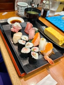 グルメ廻転寿司 　まぐろ問屋　三浦三崎港 恵み 渋谷ヒカリエ店（ぐるめかいてんずしまぐろどんや みうらみさきこうめぐみ）