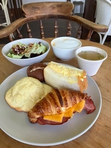 IDEAL BAKERY CROISSANT&PASTRY（アイディール ベーカリー クロワッサン&ペストリー）