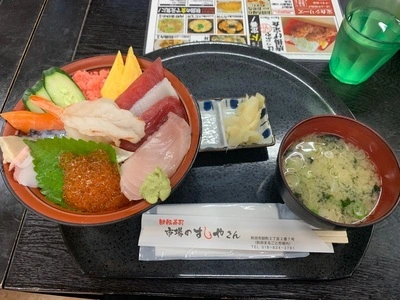市場のすしやさん