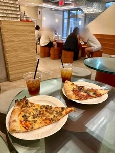PIZZA SLICE CATSTREET（ピザ スライス キャットストリート）