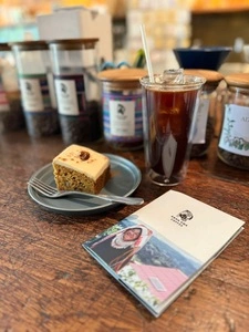 AKHA AMA COFFEE KAGURAZAKA（アカアマコーヒー）