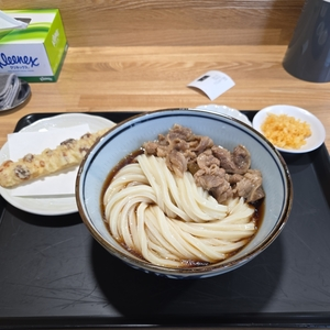 うどん山笑う