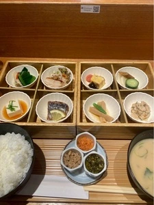 Hitoshinaya（ひとしなや）