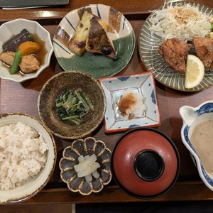 お魚と自然薯 とろろ屋（おさかなとじねんじょ とろろや【旧店名】自然薯とろろ汁専門店 芋屋猫吉）