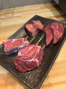 水晶板で焼く立ち食い焼肉 三坪
