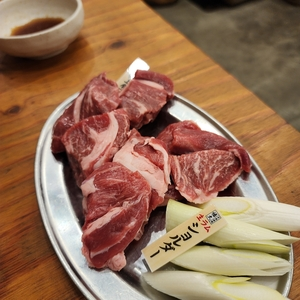 羊肉酒場悟大 大門