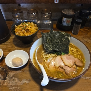 横濱家 鶴川店（よこはまや）