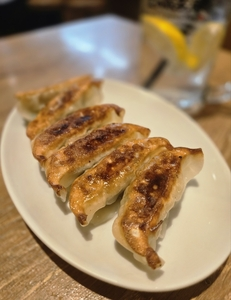 金の餃子酒場
