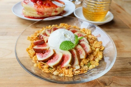YOLO cafe & bar 渋谷宮益坂店