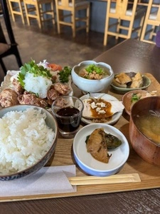 食べのみ処 くりや