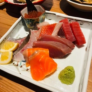 魚炉魚炉寿し（ギョロギョロスシ）