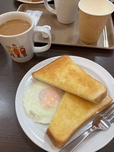 ホリーズカフェ 梅田ダイビル店