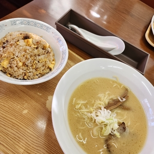 しんか食堂（【旧店名】信華）