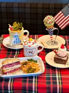 STRAIGHT COFFEE & SANDWICH（ストレート コーヒー&サンドイッチ）
