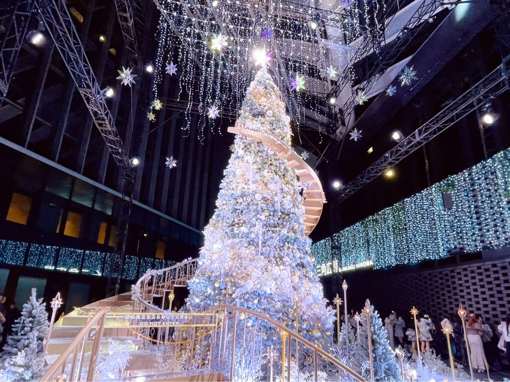 新宿住友ビル三角広場