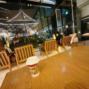 スターバックス・コーヒー 京都烏丸六角店