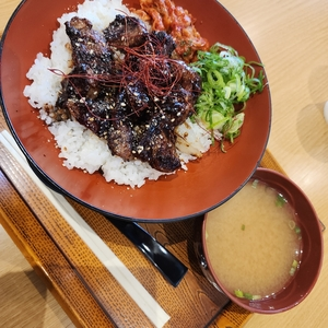 定食・丼 すず食堂