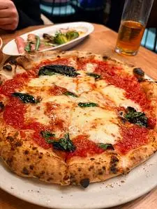 DUMBO PIZZA FACTORY 横浜