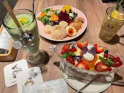 Disney HARVEST MARKET By CAFE COMPANY 横浜赤レンガ倉庫店（ディズニー ハーベスト マーケット バイ カフェ カンパニー）