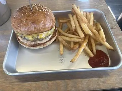 Eisha Burger 小田原（エイシャバーガー）