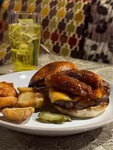 OVERWHELM HAMBURGER & BAR STAND（オーバーウェルム ハンバーガー アンド バー スタンド）