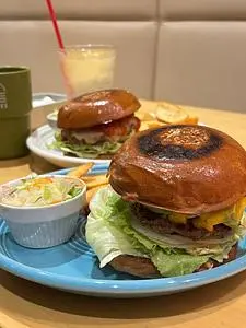 レイヤーズ 丸の内 本店（LAYER'S）