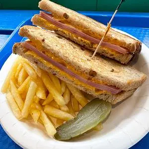 DA PLATE LUNCH 808（ダ プレート ランチ ハチマルハチ）