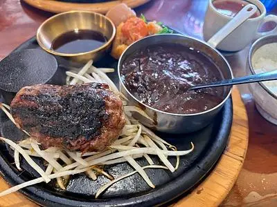 炭火ハンバーグ 肉焼き亭