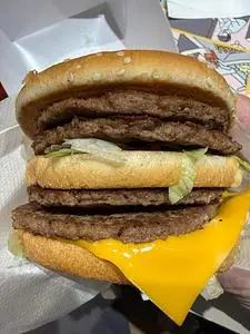 マクドナルド 四日市芝田店（McDonald's）