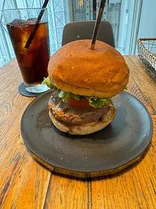 ザ・ジョンソンバーガー（The JOHNSON BURGER）