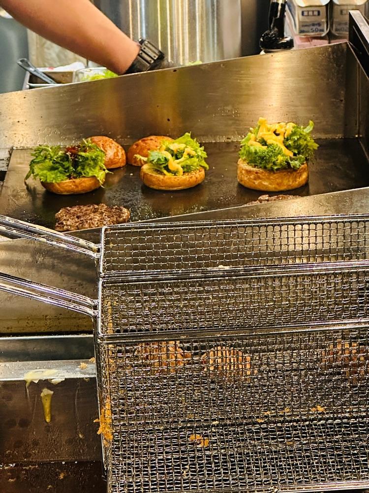 かめ_メグミさんが投稿したBOMBER BURGER（ボンバー バーガー）に関する口コミの画像