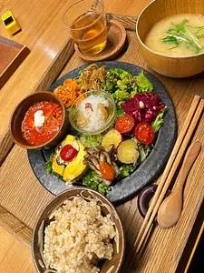 ローゼン ファームズ カフェ（RAWZEN FARMS CAFE）