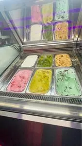 PRISM ICECREAM CAFE & BAR（プリズムアイスクリームカフェアンドバー）