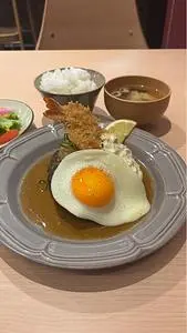 手作りハンバーグ卵 せんびる店
