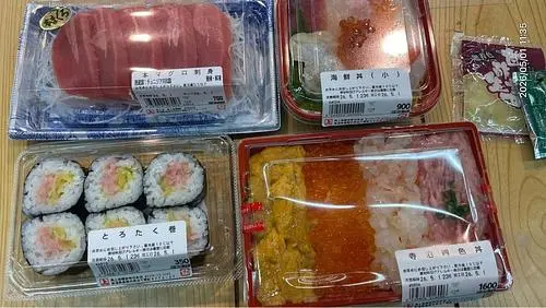 寺泊魚の市場通り(魚のアメ横)
