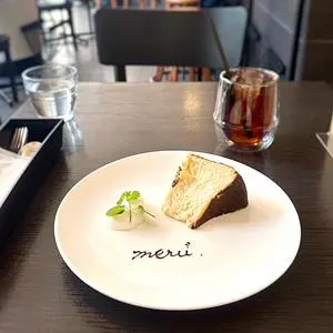 カフェ・ル・ポミエ（Cafe Le Pommier）