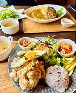 イーエムカフェ 本店(eM cafe【旧店名】m-flo)