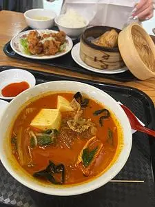 紅虎小吃店 成田空港店(ベニトラシャオチーテン)