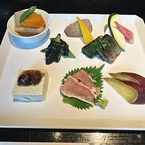 小布施 寄り付き料理 蔵部(くらぶ)