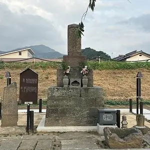 山本勘助の墓