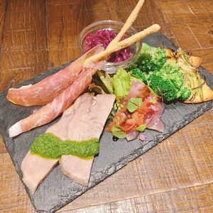 チンクエ イカリヤ（CINQUE IKARIYA）