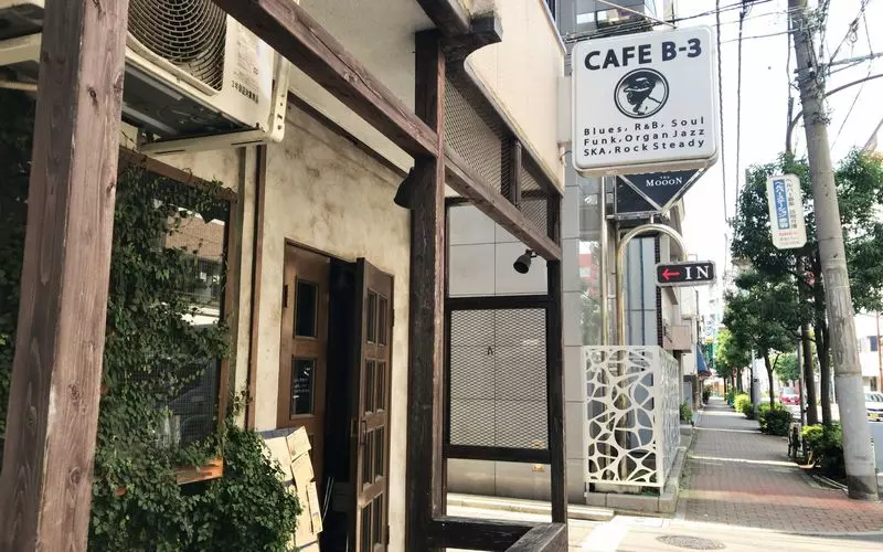 8. レコードが流れるジャズ喫茶！赤羽のおしゃれなカフェでひと時を「CAFE B-3」 1枚目