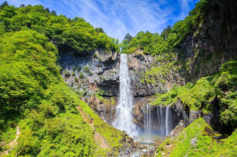 [明治期オリジナル浮世絵] 日光名勝十二景 滝尾素麺滝／華厳滝　[栃木・名所 栃木】日光の滝10選！華厳の滝や竜頭ノ滝などおすすめスポットを