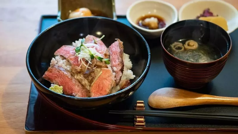 6. 【宮ノ下】箱根でグルメなランチを！がっつりお肉丼「いろり家」 1枚目
