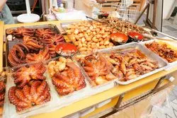 兵庫県・明石の台所！名物だらけの「魚の棚」商店街の魅力