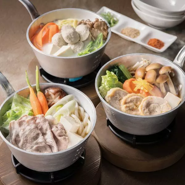 具材やスープを選べる鍋料理のビュッフェ♡ 1枚目