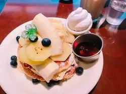 【パンケーキ党は見逃せない！】旬のフルーツたっぷりパンケーキ♡