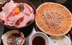 【東京】アットホームな空間♪四谷の鮮やかなローストポーク丼