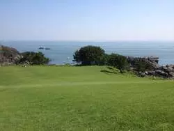 青森の絶景！天然芝生と海のコラボレーション！